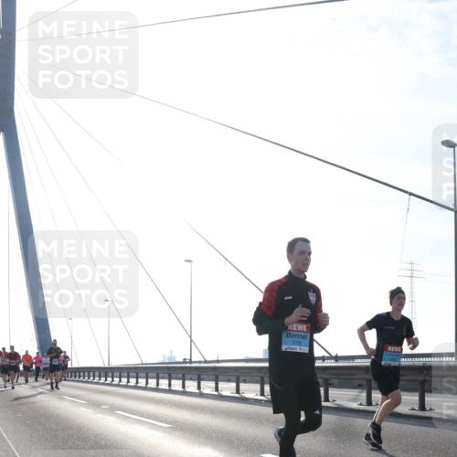 03.10.2026 - Köhlbrandbrückenlauf Tim E. http://msf.ph/oto/10610538 03.10.2026 09:25:08 Position 1 2185 meine-sportfotos.de