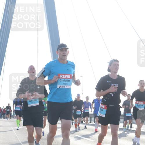 03.10.2026 - Köhlbrandbrückenlauf Tim E. http://msf.ph/oto/10610660 03.10.2026 09:25:18 Position 1 2379, 1666, 23, 2298 meine-sportfotos.de