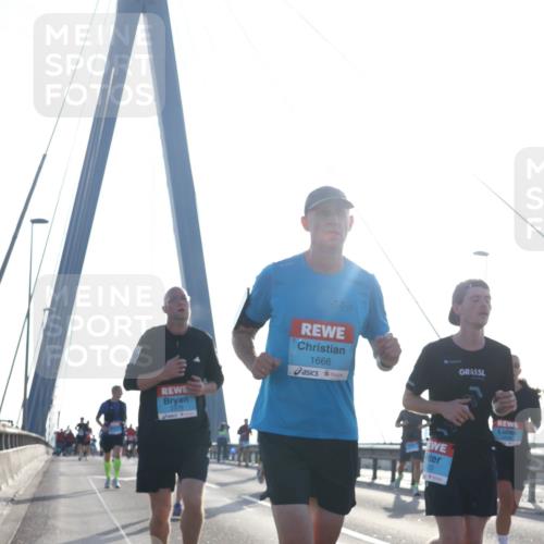 03.10.2026 - Köhlbrandbrückenlauf Tim E. http://msf.ph/oto/10610671 03.10.2026 09:25:19 Position 1 2379, 1666 meine-sportfotos.de