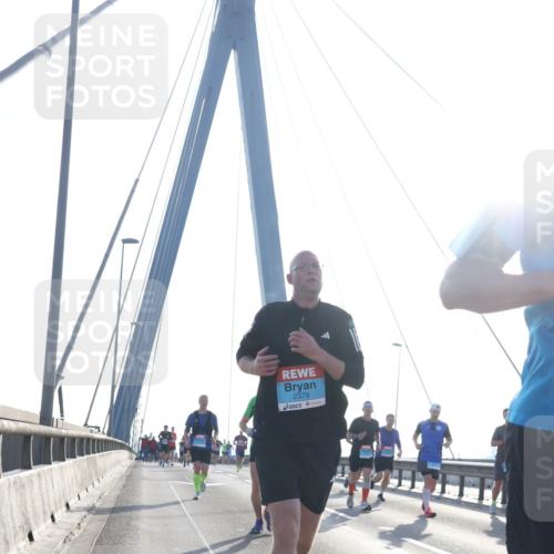 03.10.2026 - Köhlbrandbrückenlauf Tim E. http://msf.ph/oto/10610674 03.10.2026 09:25:19 Position 1 2379 meine-sportfotos.de