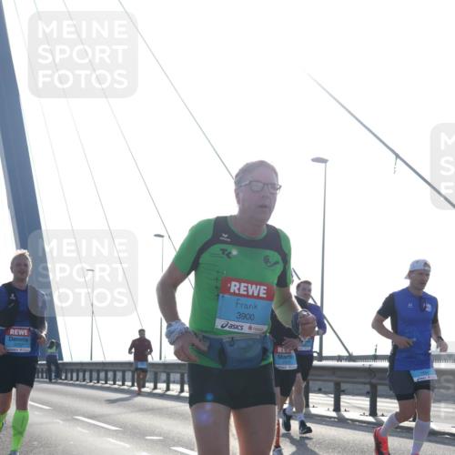 03.10.2026 - Köhlbrandbrückenlauf Tim E. http://msf.ph/oto/10610700 03.10.2026 09:25:22 Position 1 3900 meine-sportfotos.de
