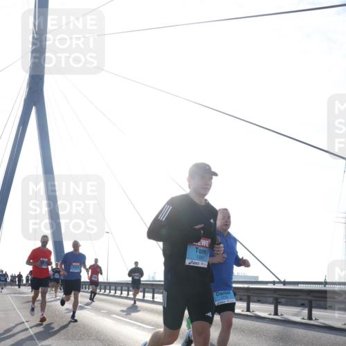 03.10.2026 - Köhlbrandbrückenlauf Tim E. http://msf.ph/oto/10610764 03.10.2026 09:25:31 Position 1 1583, 1770 meine-sportfotos.de