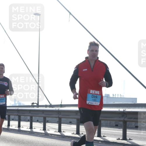 03.10.2026 - Köhlbrandbrückenlauf Tim E. http://msf.ph/oto/10610809 03.10.2026 09:25:35 Position 1 1776, 1080 meine-sportfotos.de