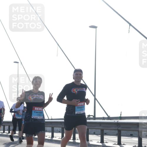 03.10.2026 - Köhlbrandbrückenlauf Tim E. http://msf.ph/oto/10610817 03.10.2026 09:25:36 Position 1 1780, 1776 meine-sportfotos.de