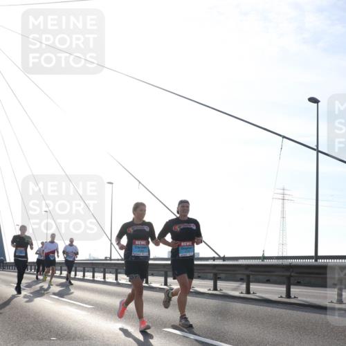 03.10.2026 - Köhlbrandbrückenlauf Tim E. http://msf.ph/oto/10610825 03.10.2026 09:25:37 Position 1  meine-sportfotos.de