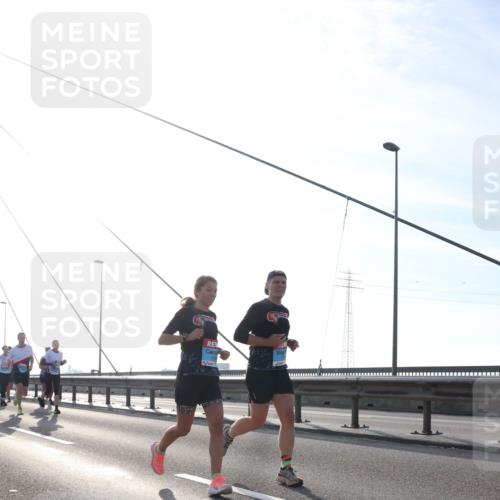 03.10.2026 - Köhlbrandbrückenlauf Tim E. http://msf.ph/oto/10610831 03.10.2026 09:25:37 Position 1  meine-sportfotos.de