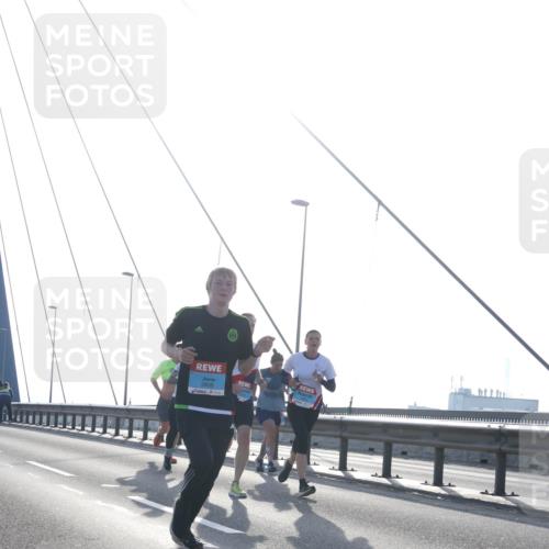 03.10.2026 - Köhlbrandbrückenlauf Tim E. http://msf.ph/oto/10610842 03.10.2026 09:25:38 Position 1 3808 meine-sportfotos.de