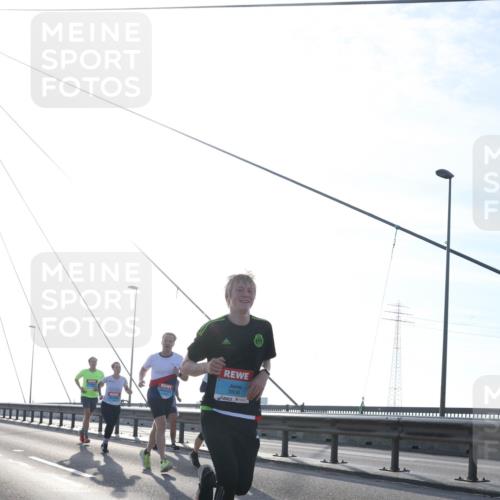 03.10.2026 - Köhlbrandbrückenlauf Tim E. http://msf.ph/oto/10610851 03.10.2026 09:25:39 Position 1 3808 meine-sportfotos.de