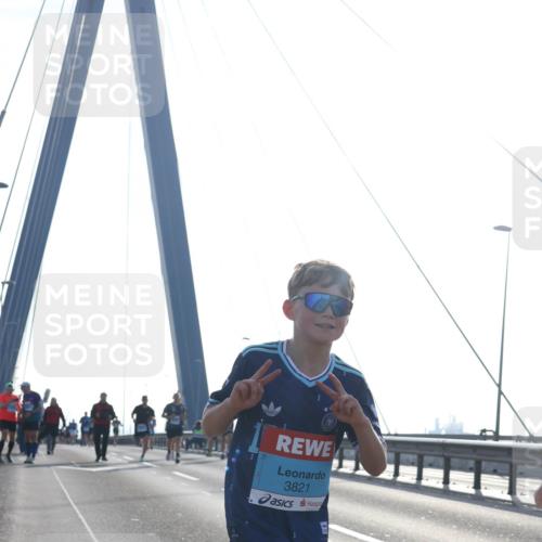 03.10.2026 - Köhlbrandbrückenlauf Tim E. http://msf.ph/oto/10610859 03.10.2026 09:25:41 Position 1 3821 meine-sportfotos.de