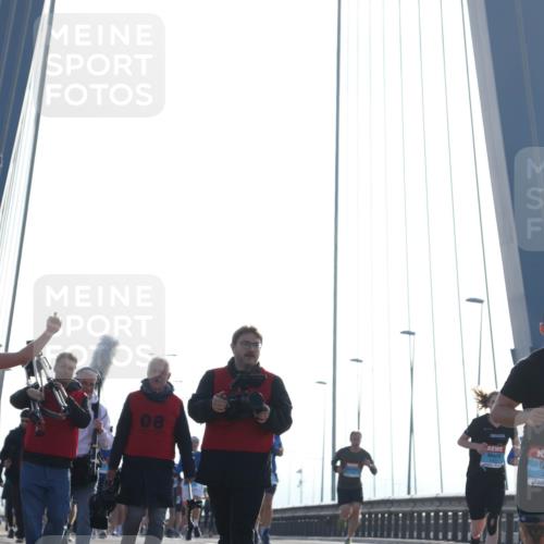 03.10.2026 - Köhlbrandbrückenlauf Tim E. http://msf.ph/oto/10610866 03.10.2026 09:25:44 Position 1 08 meine-sportfotos.de
