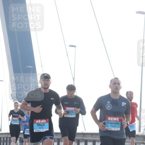 03.10.2026 - Köhlbrandbrückenlauf Tim E. http://msf.ph/oto/10610871 03.10.2026 09:25:45 Position 1 2970, 462, 1049 meine-sportfotos.de