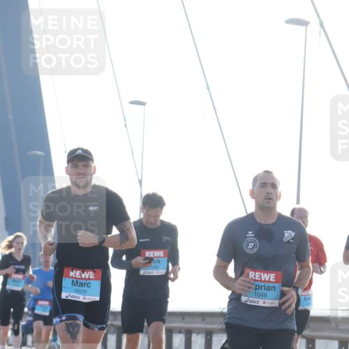 03.10.2026 - Köhlbrandbrückenlauf Tim E. http://msf.ph/oto/10610877 03.10.2026 09:25:45 Position 1 2970, 1462, 1049 meine-sportfotos.de