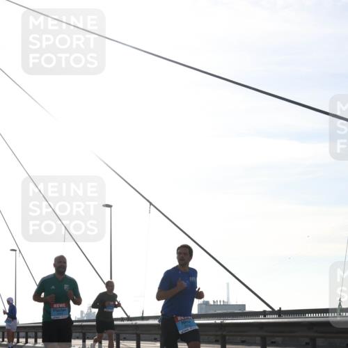 03.10.2026 - Köhlbrandbrückenlauf Tim E. http://msf.ph/oto/10610934 03.10.2026 09:25:58 Position 1  meine-sportfotos.de