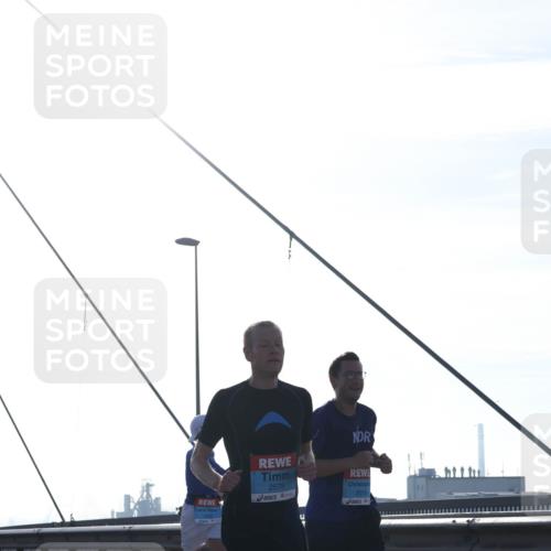 03.10.2026 - Köhlbrandbrückenlauf Tim E. http://msf.ph/oto/10610952 03.10.2026 09:26:01 Position 1 2576, 2019 meine-sportfotos.de