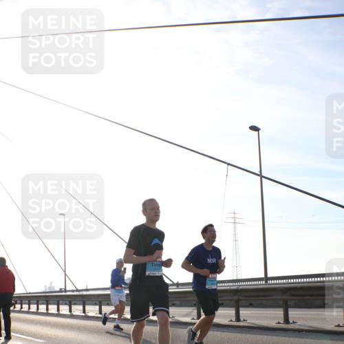 03.10.2026 - Köhlbrandbrückenlauf Tim E. http://msf.ph/oto/10610957 03.10.2026 09:26:02 Position 1  meine-sportfotos.de
