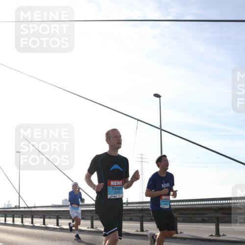 03.10.2026 - Köhlbrandbrückenlauf Tim E. http://msf.ph/oto/10610965 03.10.2026 09:26:02 Position 1 2576 meine-sportfotos.de