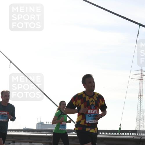 03.10.2026 - Köhlbrandbrückenlauf Tim E. http://msf.ph/oto/10611020 03.10.2026 09:26:12 Position 1 2406, 2209 meine-sportfotos.de