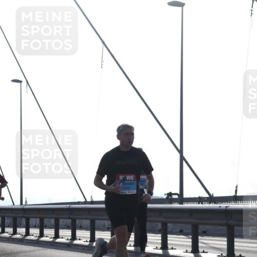 03.10.2026 - Köhlbrandbrückenlauf Tim E. http://msf.ph/oto/10611025 03.10.2026 09:26:14 Position 1 2308 meine-sportfotos.de