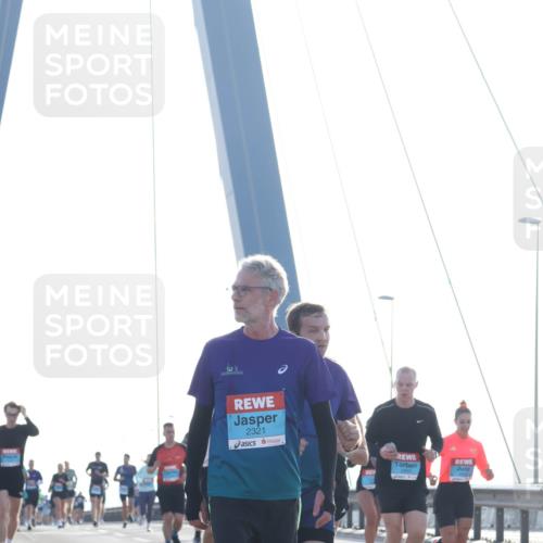 03.10.2026 - Köhlbrandbrückenlauf Tim E. http://msf.ph/oto/10611030 03.10.2026 09:26:16 Position 1 2321 meine-sportfotos.de
