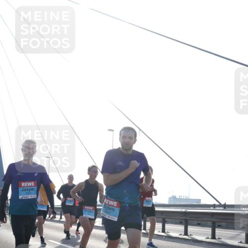03.10.2026 - Köhlbrandbrückenlauf Tim E. http://msf.ph/oto/10611054 03.10.2026 09:26:18 Position 1 2321, 2631 meine-sportfotos.de