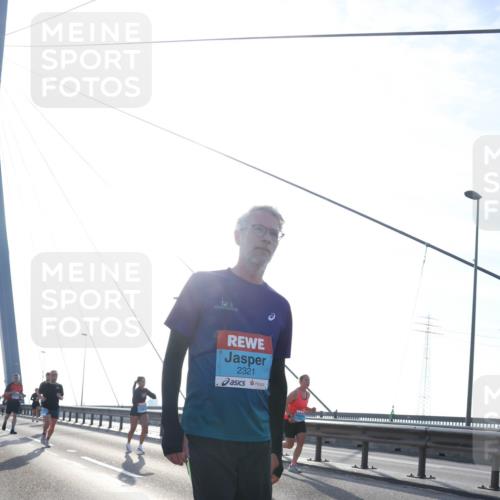 03.10.2026 - Köhlbrandbrückenlauf Tim E. http://msf.ph/oto/10611078 03.10.2026 09:26:19 Position 1 2321 meine-sportfotos.de