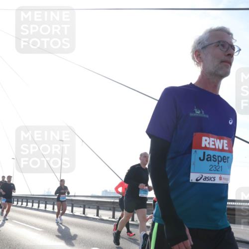 03.10.2026 - Köhlbrandbrückenlauf Tim E. http://msf.ph/oto/10611084 03.10.2026 09:26:20 Position 1 2321 meine-sportfotos.de