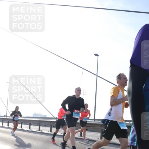 03.10.2026 - Köhlbrandbrückenlauf Tim E. http://msf.ph/oto/10611089 03.10.2026 09:26:20 Position 1  meine-sportfotos.de