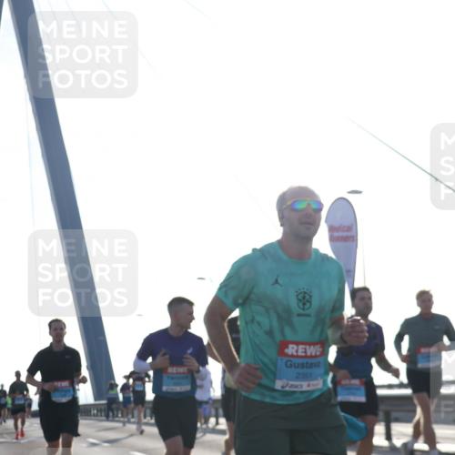 03.10.2026 - Köhlbrandbrückenlauf Tim E. http://msf.ph/oto/10611127 03.10.2026 09:26:32 Position 1 2351 meine-sportfotos.de