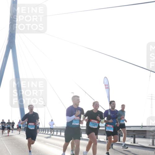 03.10.2026 - Köhlbrandbrückenlauf Tim E. http://msf.ph/oto/10611138 03.10.2026 09:26:33 Position 1 2264, 2296 meine-sportfotos.de