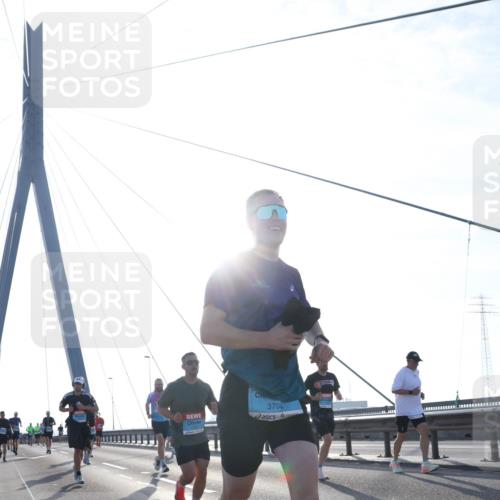 03.10.2026 - Köhlbrandbrückenlauf Tim E. http://msf.ph/oto/10611180 03.10.2026 09:26:38 Position 1 3704 meine-sportfotos.de