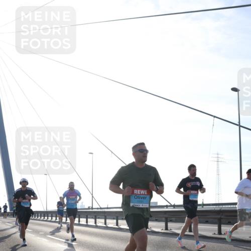 03.10.2026 - Köhlbrandbrückenlauf Tim E. http://msf.ph/oto/10611192 03.10.2026 09:26:38 Position 1 1151 meine-sportfotos.de