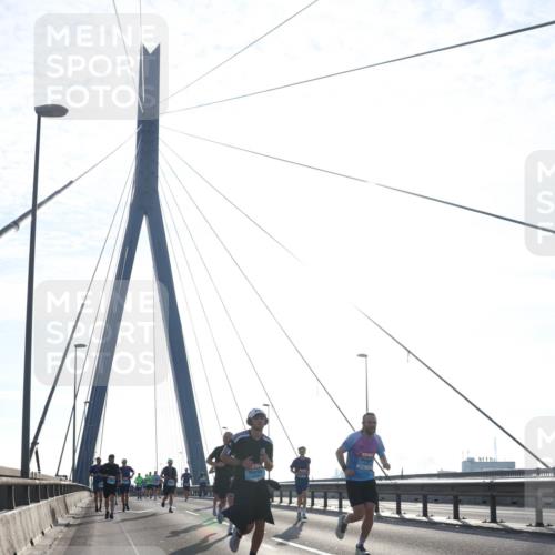 03.10.2026 - Köhlbrandbrückenlauf Tim E. http://msf.ph/oto/10611199 03.10.2026 09:26:39 Position 1  meine-sportfotos.de