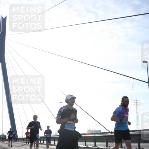 03.10.2026 - Köhlbrandbrückenlauf Tim E. http://msf.ph/oto/10611218 03.10.2026 09:26:40 Position 1 2226 meine-sportfotos.de