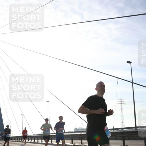 03.10.2026 - Köhlbrandbrückenlauf Tim E. http://msf.ph/oto/10611243 03.10.2026 09:26:42 Position 1 198 meine-sportfotos.de