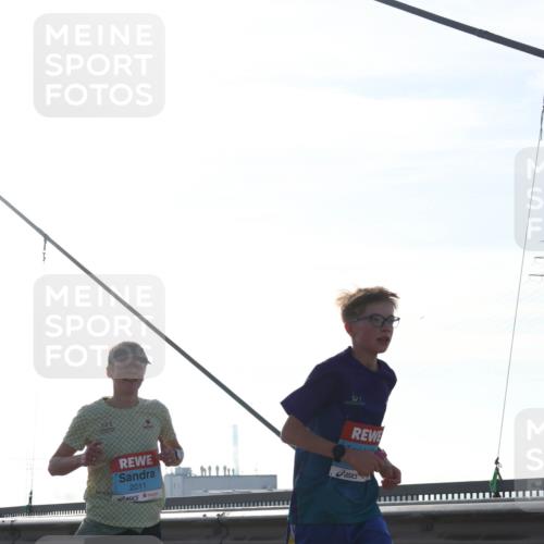 03.10.2026 - Köhlbrandbrückenlauf Tim E. http://msf.ph/oto/10611250 03.10.2026 09:26:43 Position 1 2011 meine-sportfotos.de