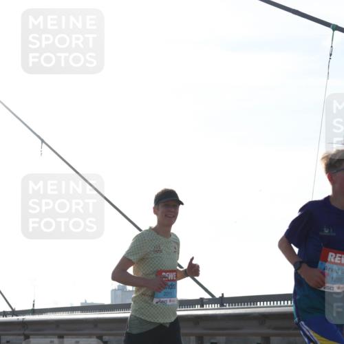 03.10.2026 - Köhlbrandbrückenlauf Tim E. http://msf.ph/oto/10611257 03.10.2026 09:26:43 Position 1 2011, 1299 meine-sportfotos.de