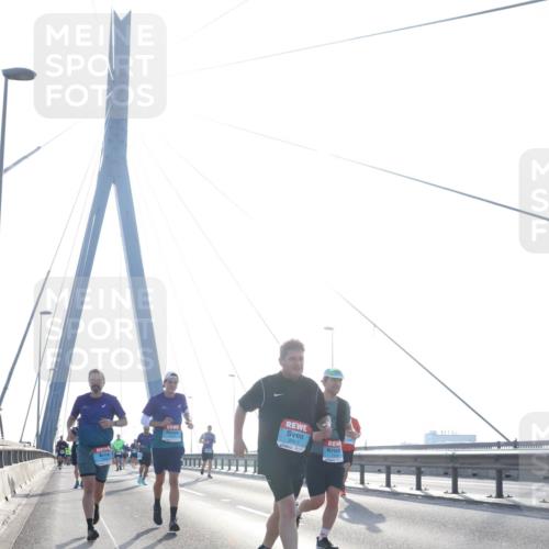03.10.2026 - Köhlbrandbrückenlauf Tim E. http://msf.ph/oto/10611266 03.10.2026 09:26:44 Position 1 2401, 154 meine-sportfotos.de