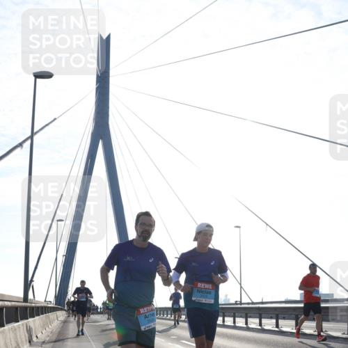 03.10.2026 - Köhlbrandbrückenlauf Tim E. http://msf.ph/oto/10611282 03.10.2026 09:26:45 Position 1 2515 meine-sportfotos.de