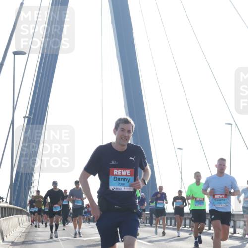 03.10.2026 - Köhlbrandbrückenlauf Tim E. http://msf.ph/oto/10611304 03.10.2026 09:26:48 Position 1 2384 meine-sportfotos.de