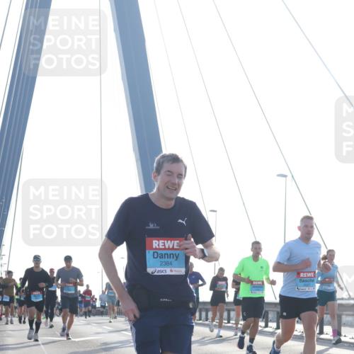 03.10.2026 - Köhlbrandbrückenlauf Tim E. http://msf.ph/oto/10611311 03.10.2026 09:26:48 Position 1 2384, 2027 meine-sportfotos.de