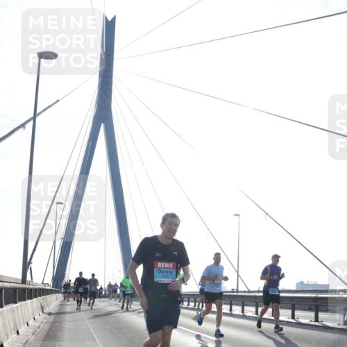 03.10.2026 - Köhlbrandbrückenlauf Tim E. http://msf.ph/oto/10611313 03.10.2026 09:26:49 Position 1 2384 meine-sportfotos.de