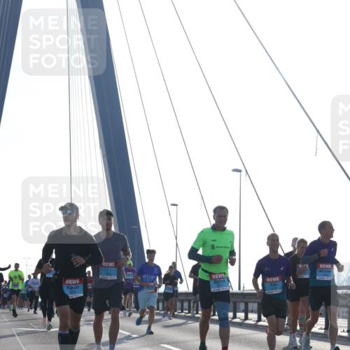 03.10.2026 - Köhlbrandbrückenlauf Tim E. http://msf.ph/oto/10611344 03.10.2026 09:26:52 Position 1 2248 meine-sportfotos.de