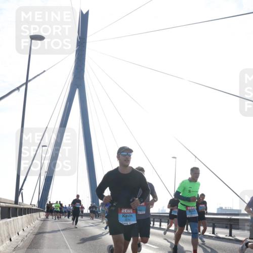 03.10.2026 - Köhlbrandbrückenlauf Tim E. http://msf.ph/oto/10611362 03.10.2026 09:26:54 Position 1 2248 meine-sportfotos.de
