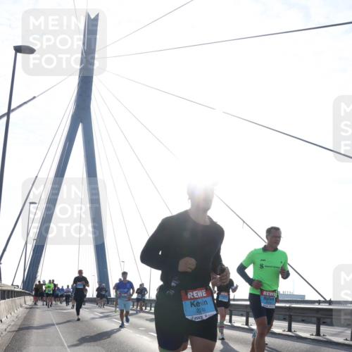 03.10.2026 - Köhlbrandbrückenlauf Tim E. http://msf.ph/oto/10611367 03.10.2026 09:26:54 Position 1 2248, 5, 2074 meine-sportfotos.de