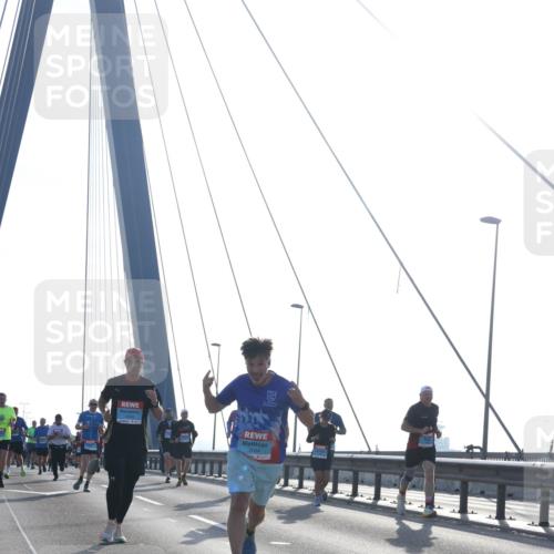 03.10.2026 - Köhlbrandbrückenlauf Tim E. http://msf.ph/oto/10611377 03.10.2026 09:26:56 Position 1  meine-sportfotos.de