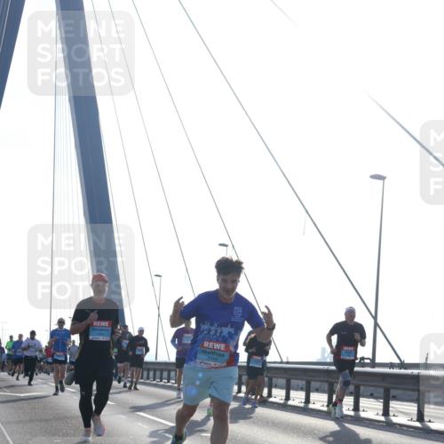 03.10.2026 - Köhlbrandbrückenlauf Tim E. http://msf.ph/oto/10611385 03.10.2026 09:26:56 Position 1 2409, 2094 meine-sportfotos.de