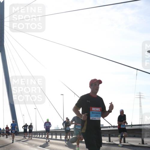 03.10.2026 - Köhlbrandbrückenlauf Tim E. http://msf.ph/oto/10611413 03.10.2026 09:26:59 Position 1 2409 meine-sportfotos.de