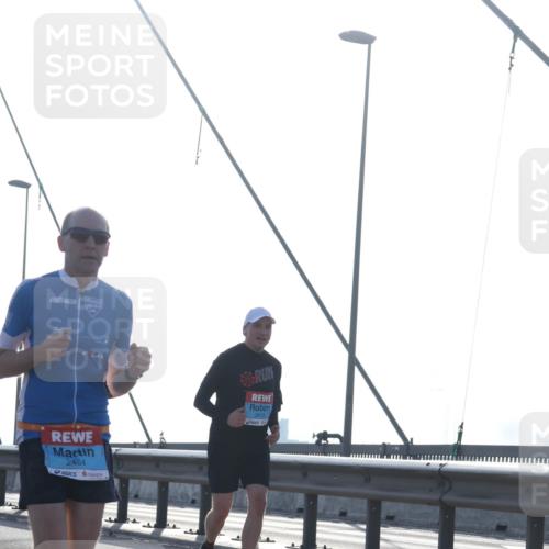 03.10.2026 - Köhlbrandbrückenlauf Tim E. http://msf.ph/oto/10611434 03.10.2026 09:27:01 Position 1 2484, 2419 meine-sportfotos.de
