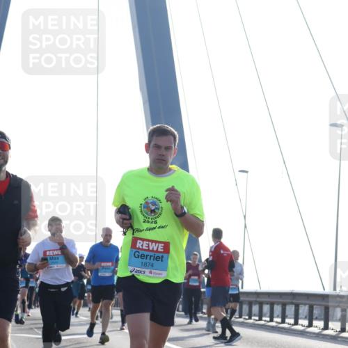 03.10.2026 - Köhlbrandbrückenlauf Tim E. http://msf.ph/oto/10611439 03.10.2026 09:27:02 Position 1 2544, 2025, 1874 meine-sportfotos.de