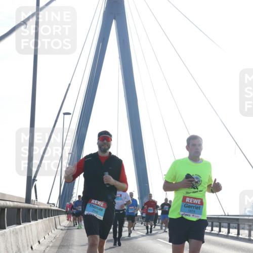 03.10.2026 - Köhlbrandbrückenlauf Tim E. http://msf.ph/oto/10611448 03.10.2026 09:27:03 Position 1 2588, 1874 meine-sportfotos.de